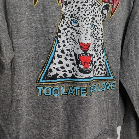 DAYDREAMER Def Leppard Too Late For Love Long Sleeve Crop Graphic Tee Gray - Picture 6 of 6